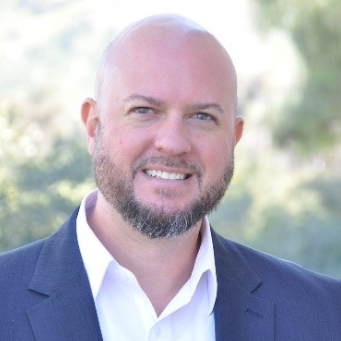 Jeremy Poore UC Riverside Students Check out Laptops from Kiosks | UC Tech News