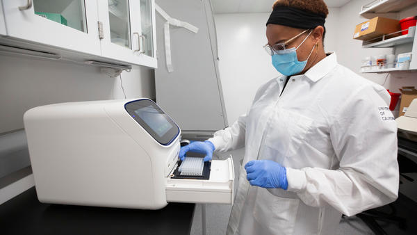 Assistant professor Juliet Morrison test run equipment in the COVID-19 testing lab on Monday, August 10, 2020, at the Multidisciplinary Research Building at UC Riverside . Researchers are preparing the lab that will be used for rapidly testing students, staff, and faculty members. (UCR/Stan Lim)