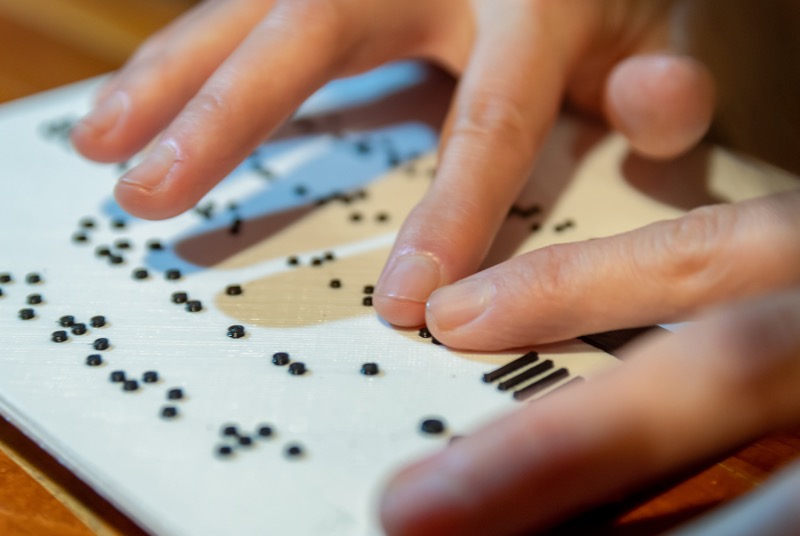 Reading braille